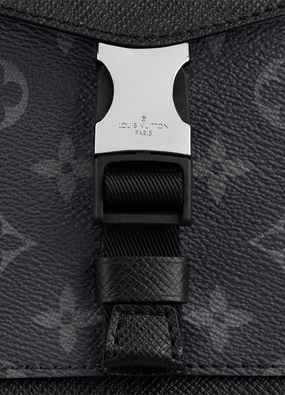 *LV*メンズ アウトドアフラップ モノグラムショルダーバッグ