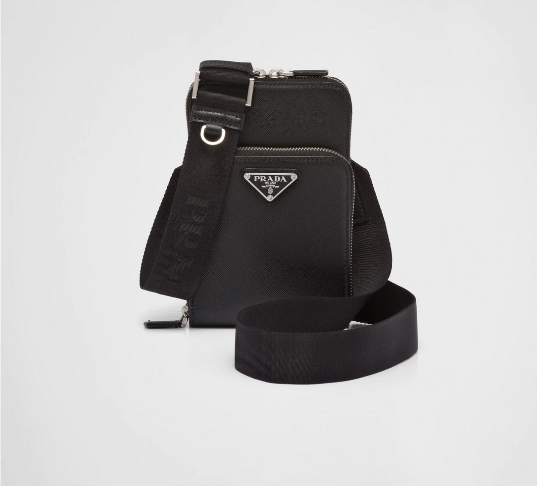 PRADA*ロゴ サフィアーノレザー スマートフォンケース ブラック