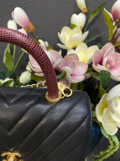 Chanel Cowhide handbag A92990