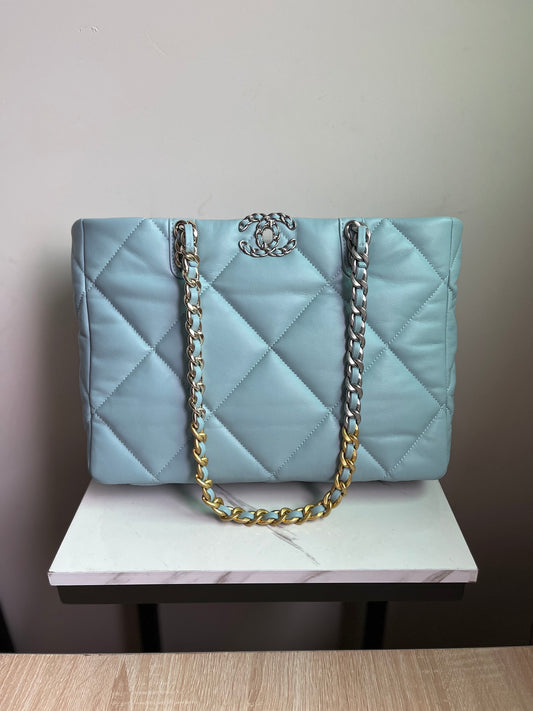 CHANEL 19 SHOPPING BAG 3360