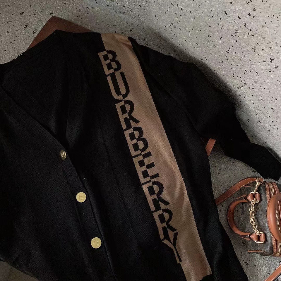 🥼Burberry カーディガンセーター【50%オフ+送料無料】