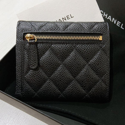 《シルエットとロゴが可愛い♪》CHANEL マトラッセ三つ折り財布