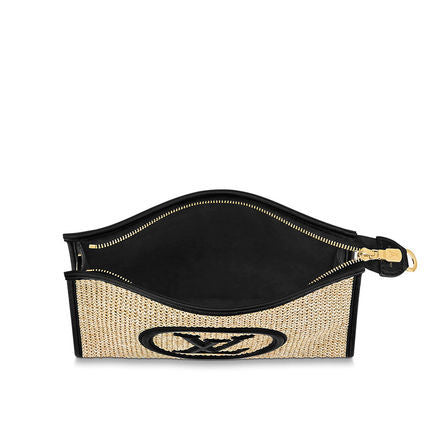 【LOUIS VUITTON】ヴィトンTシャツスニーカーパーカーに合うショルダーバッグ