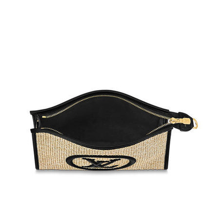 【LOUIS VUITTON】ヴィトンTシャツスニーカーパーカーに合うショルダーバッグ