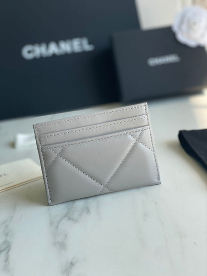 CHANEL 19 CARD HOLDER AP1167