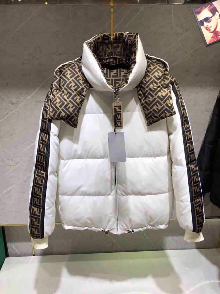 FENDI（フェンディ） ダウンジャケット、ご好評に付き再入荷！