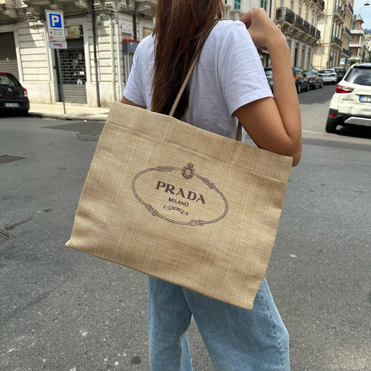 ラフィアとレザー仕上げのプラダ ギフトバッグ