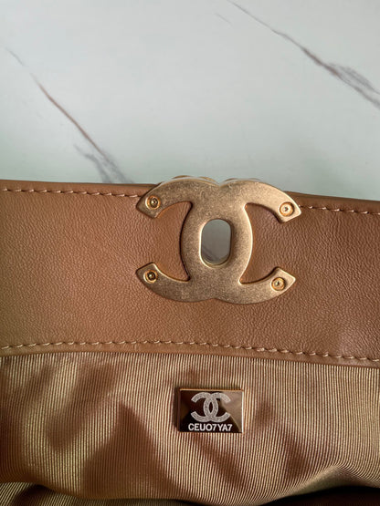 CHANEL 19 SHOPPING BAG 3519