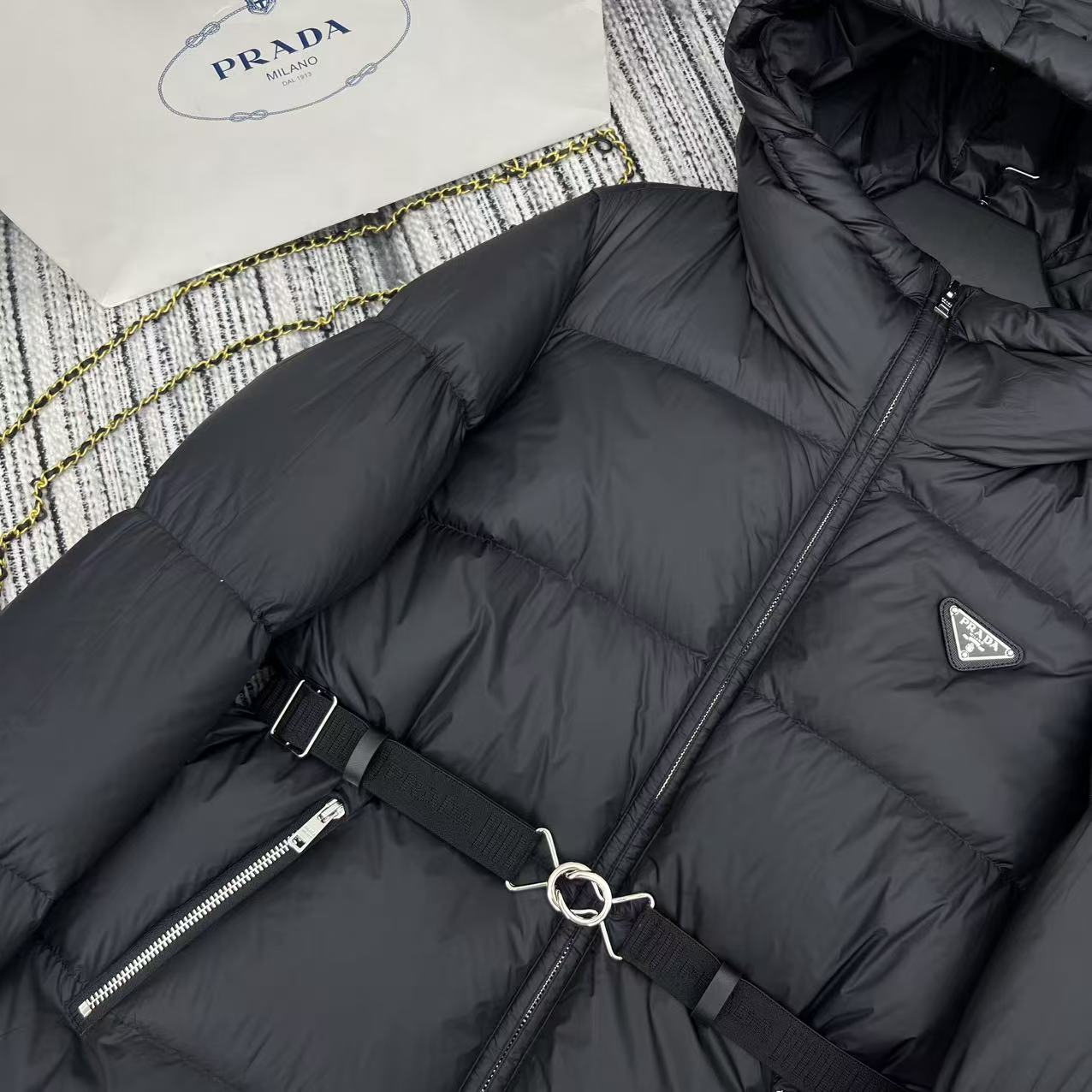 【PRADA旗艦店】ダウンジャケット、ご好評に付き再入荷！