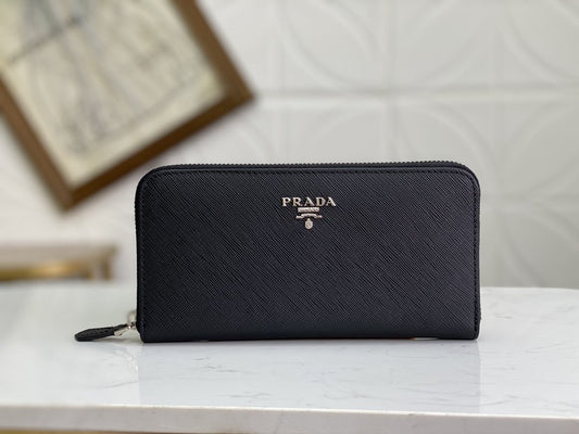 PRADA(プラダ) 財布19x12cm