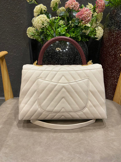 Chanel Cowhide handbag 92991