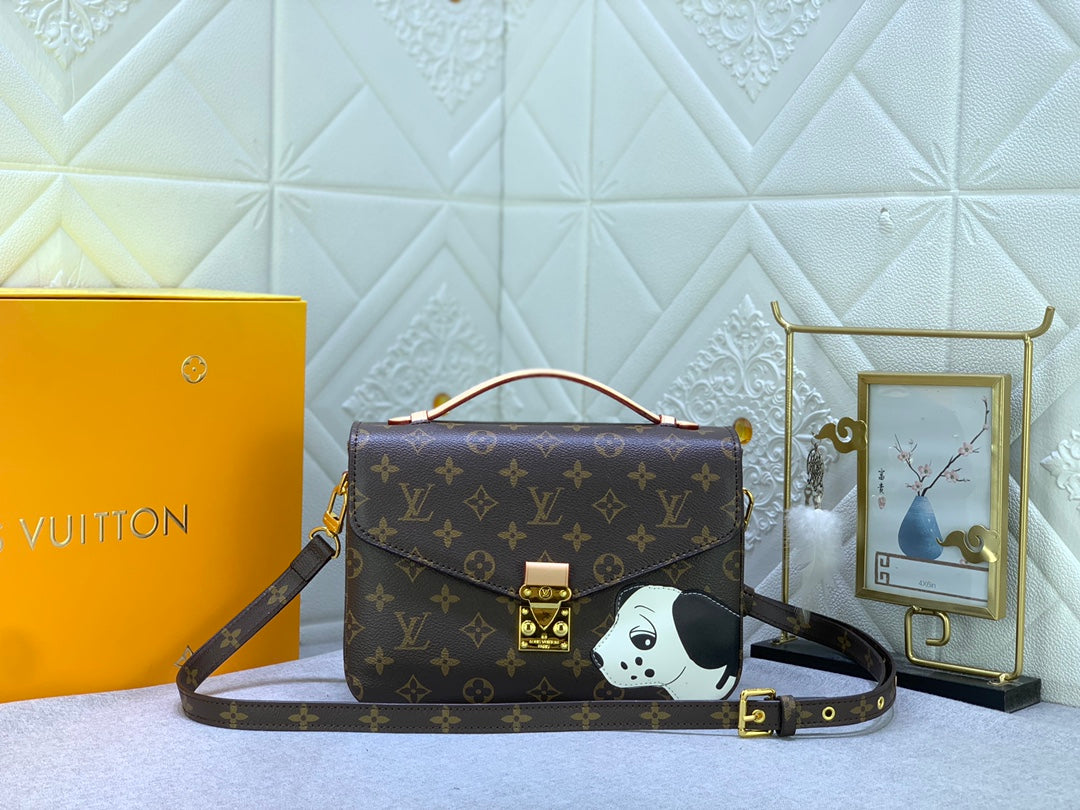 LouisVuitton モノグラムキャンバスボディにグレイン牛革のレオパードパッチ付き M47203 M40780