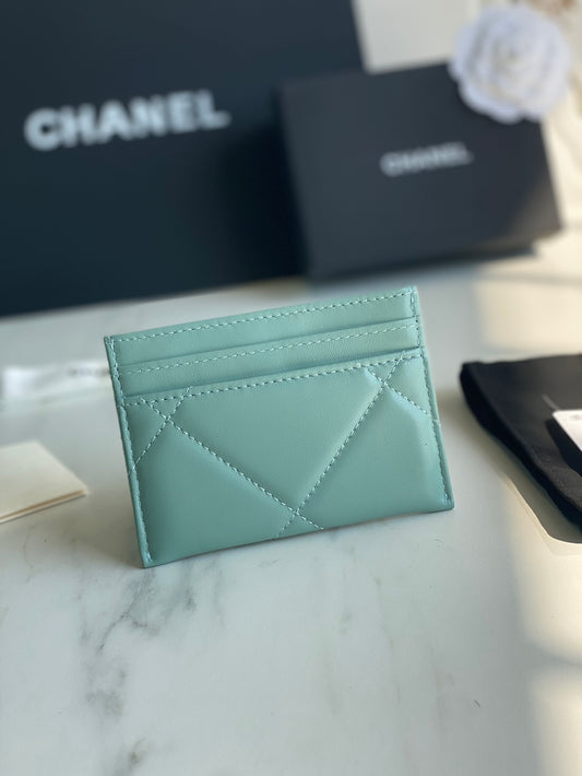CHANEL 19 CARD HOLDER AP1167