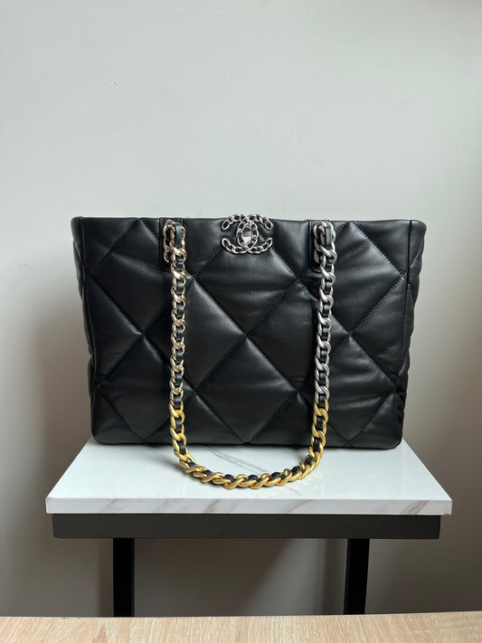 CHANEL 19 SHOPPING BAG 3360