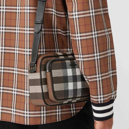 ★BURBERRY★超かっこいい！タータンチェックのショルダーバッグ