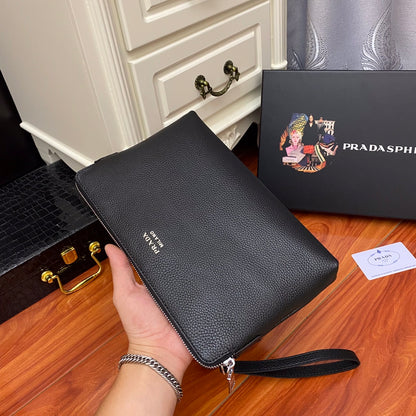 【PRADA 公式 旗艦店】プラダ クラッチバッグ 当日出荷 好評に付き再入荷！ 黒 28*18*1CM