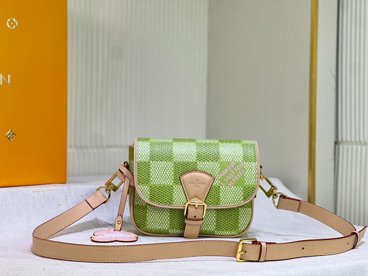 【LOUIS VUITTON】モンスリ メッセンジャーバッグ PM モノグラム M47060