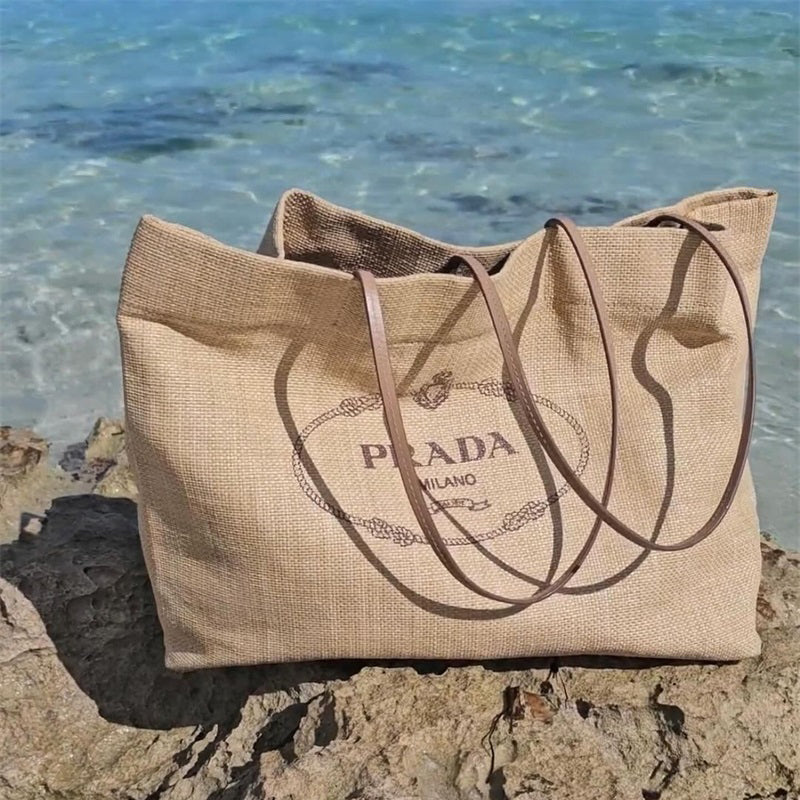 ラフィアとレザー仕上げのプラダ ギフトバッグ