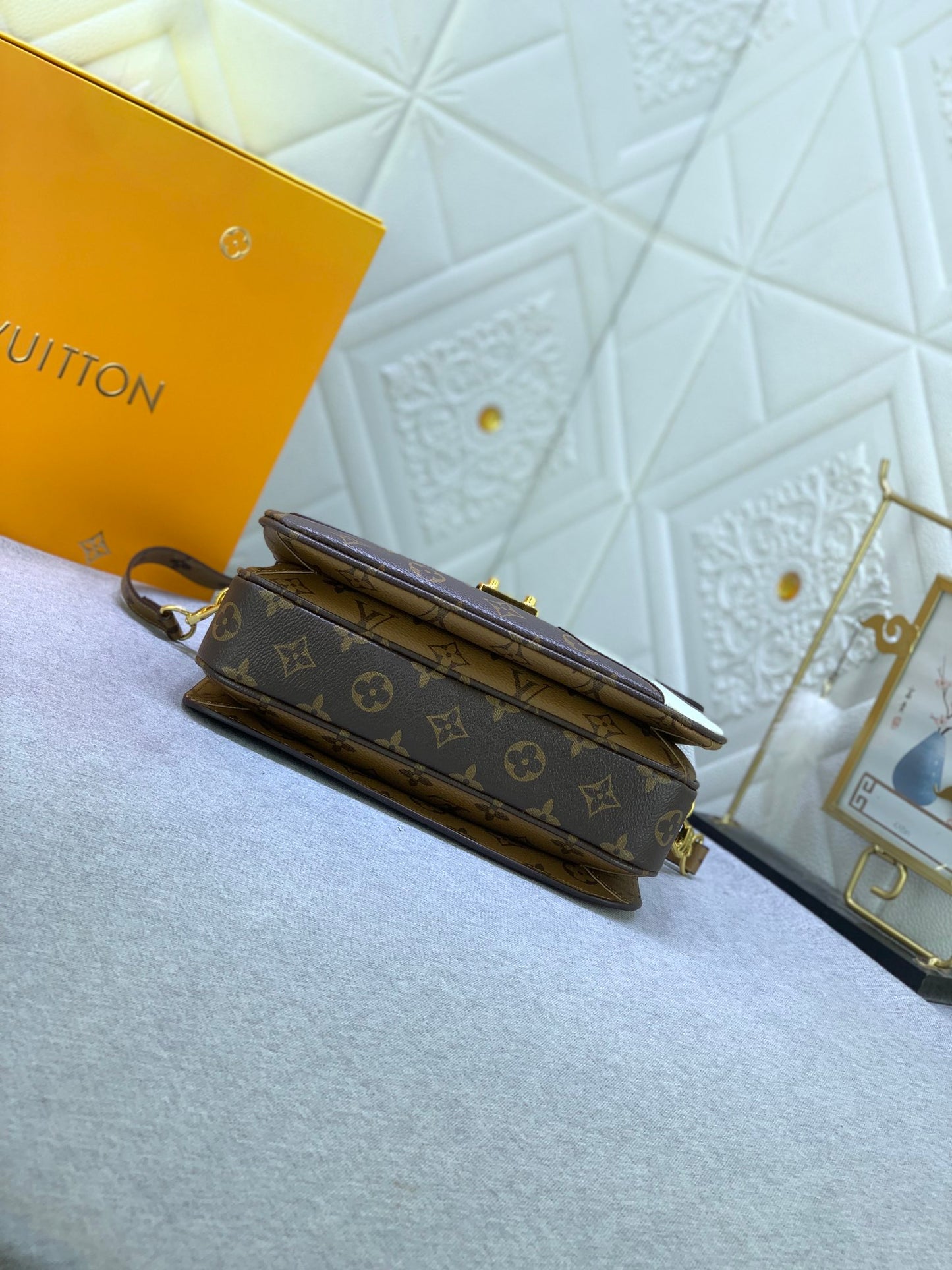 LouisVuitton モノグラムキャンバスボディにグレイン牛革のレオパードパッチ付き M47203 M40780