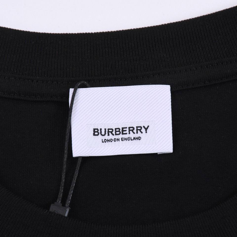 🔥2 つのうち 1 つが無料になります🔥🔥【Burberry】バーバリー )半袖 男女兼用、ご好評に付き再入荷！