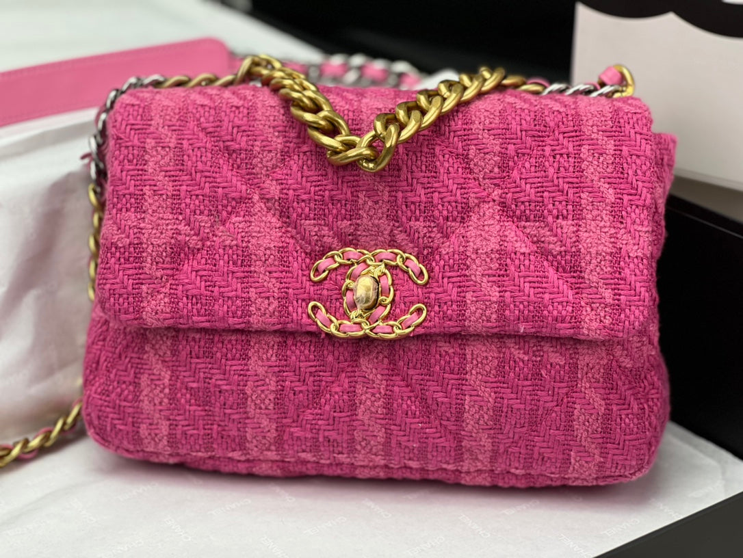 CHANEL 19 HANDBAG AS1161