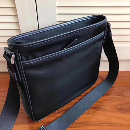 【PRADA 公式 旗艦店】プラダ 斜めがけバッグ 当日出荷 好評に付き再入荷！27*25.5*6CM