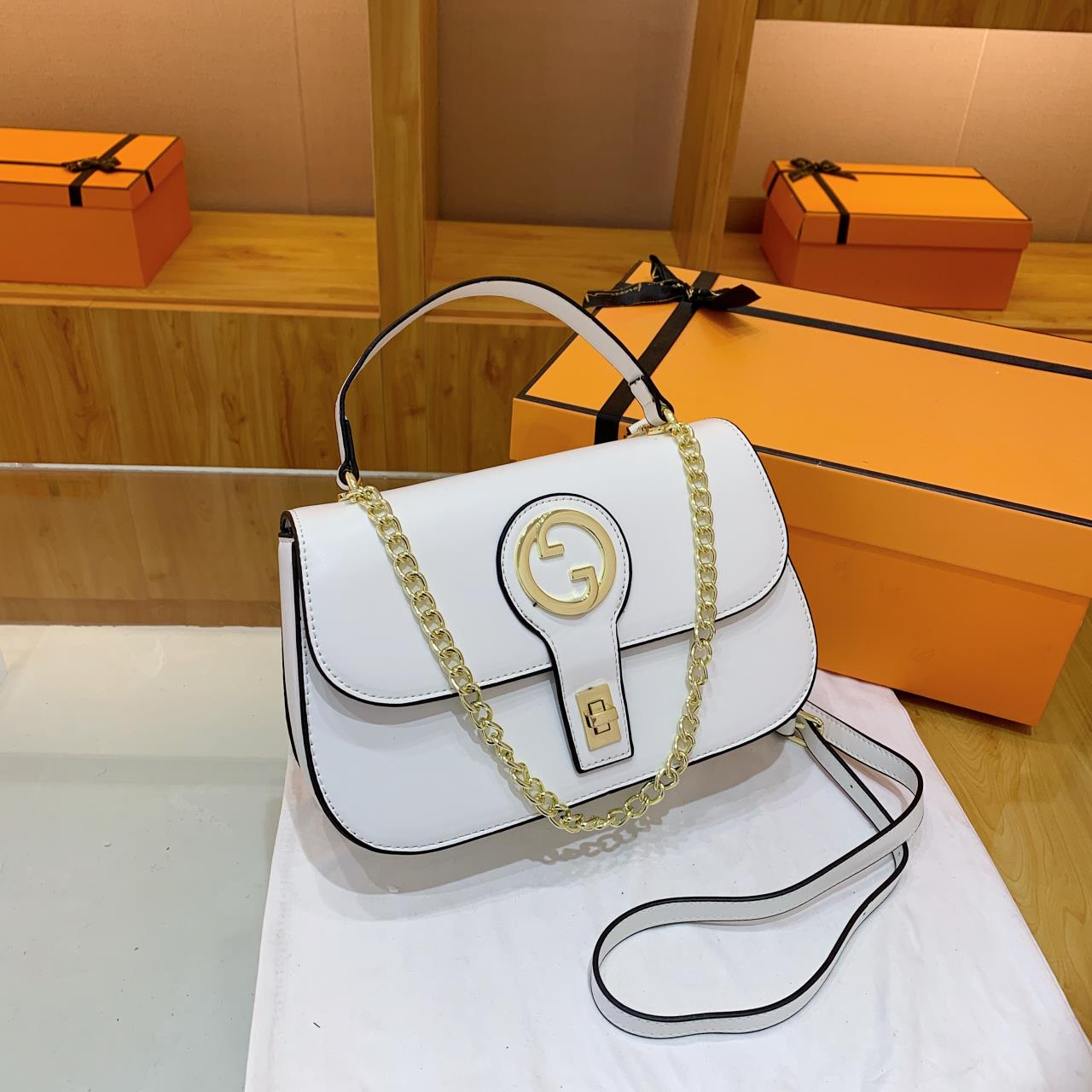 グッチ GGマーモントチェーンショルダーバッグ