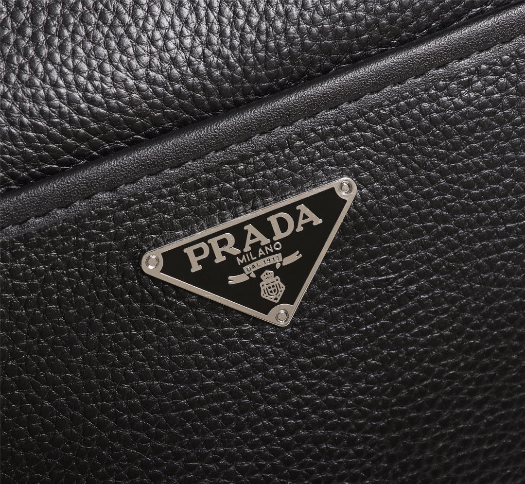 【PRADA 公式旗艦店】プラダ ショルダーバッグ 当日出荷 好評に付き再入荷！25*27*5CM