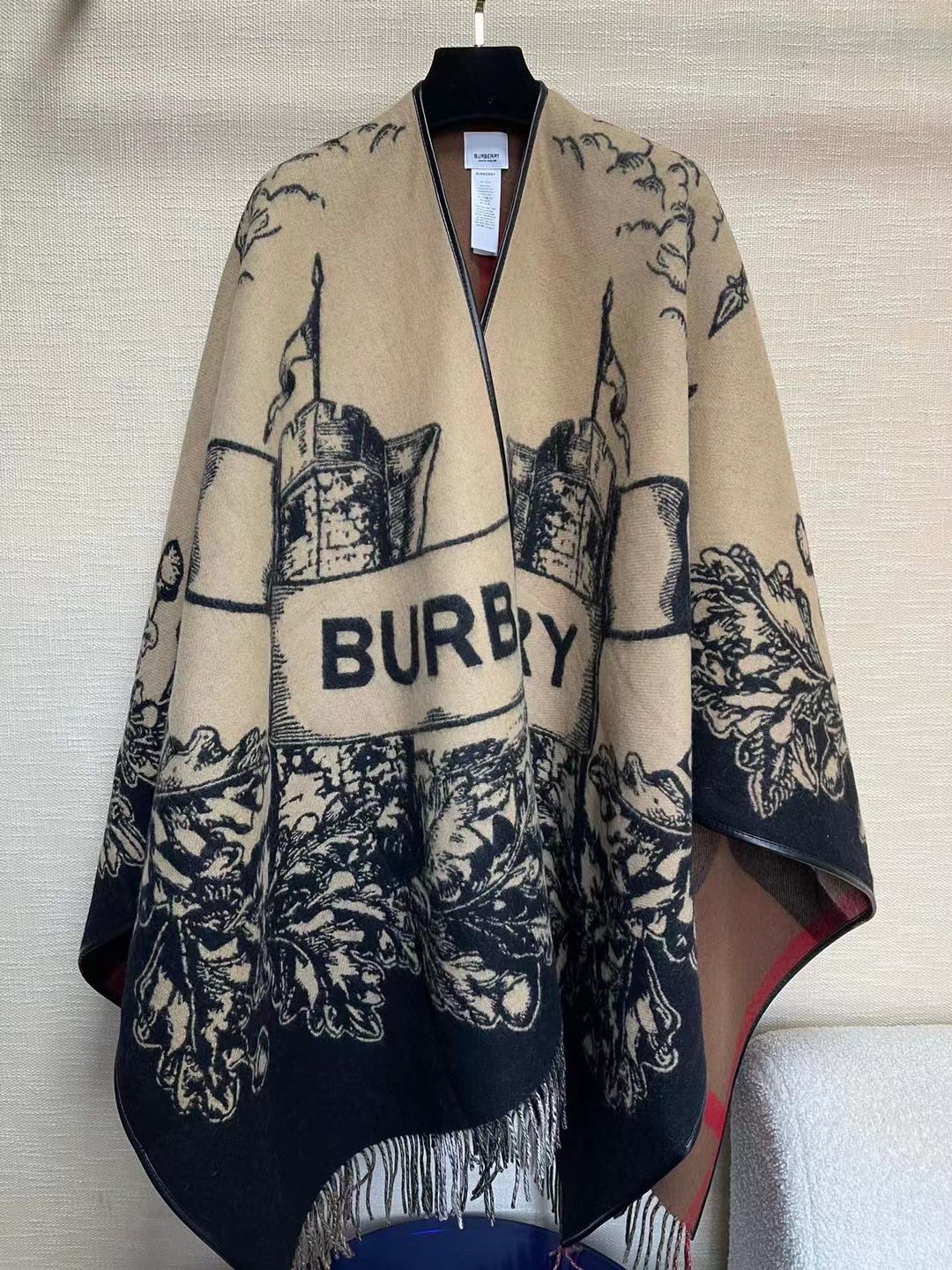 【BURBERRY バーバリー 】バーバリー最新作ナイトウォーホース両面ジャガードショールケープ‼ ️定番中の定番