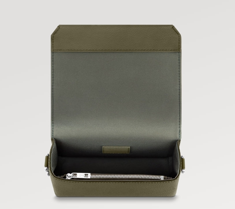 国内即発 LouisVuitton ファストラインウエアラブルウォレット