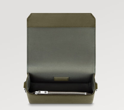 国内即発 LouisVuitton ファストラインウエアラブルウォレット