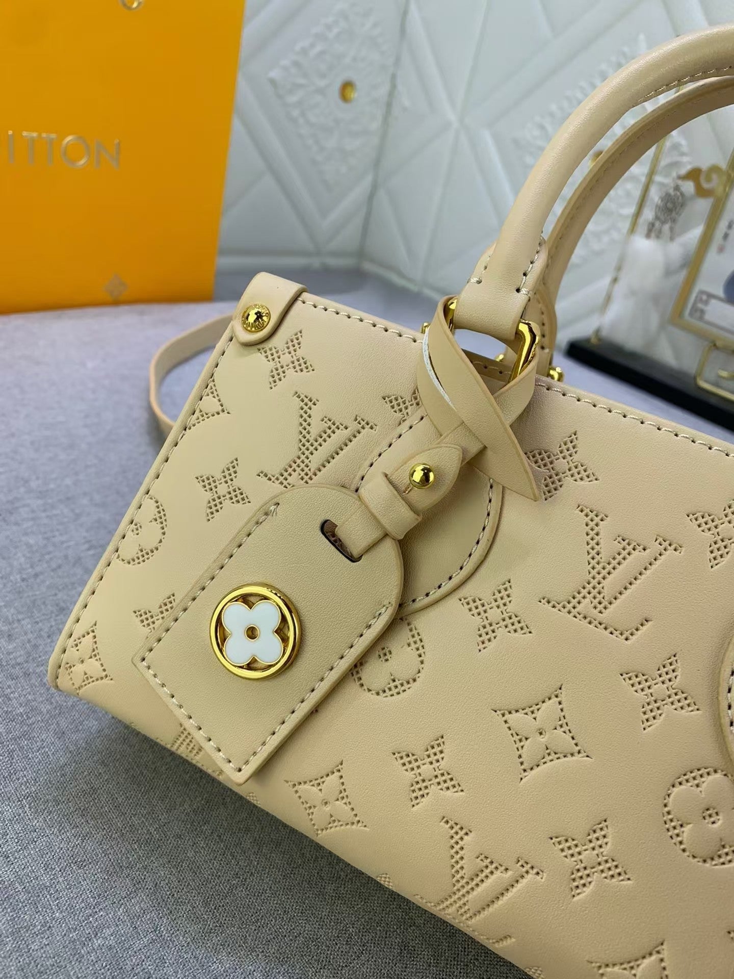 【LOUIS VUITTON】ルイ・ヴィトン★ONTHEGO EAST WEST★ショルダーバッグ M11273