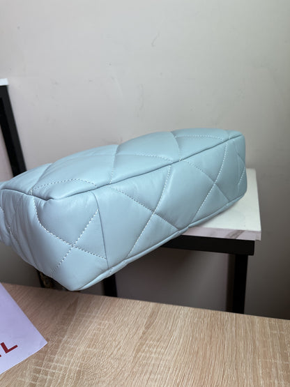 CHANEL 19 SHOPPING BAG 3519