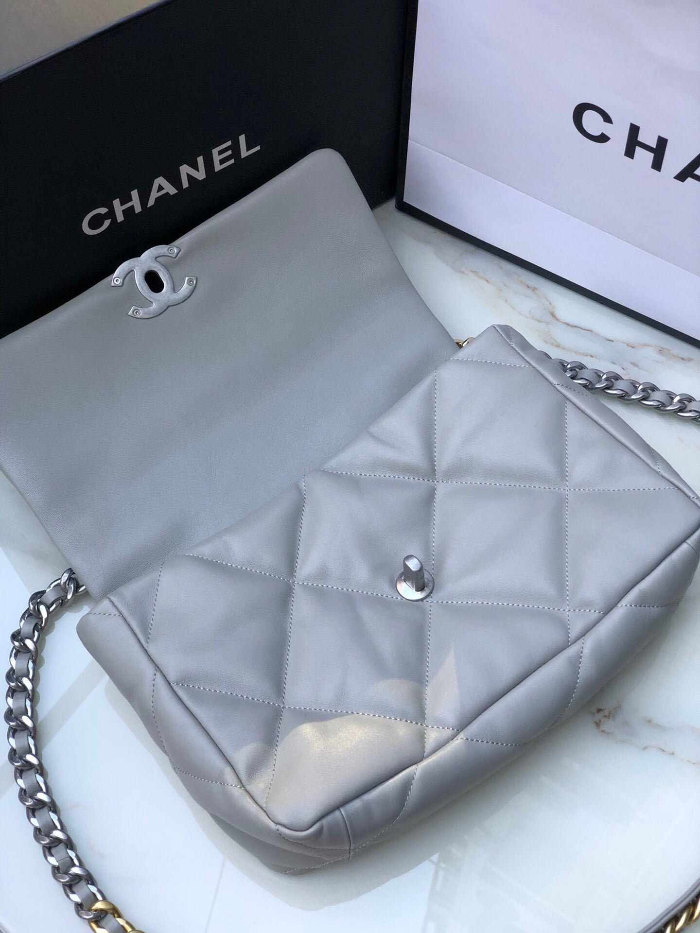 Chanel 19 medium 1161