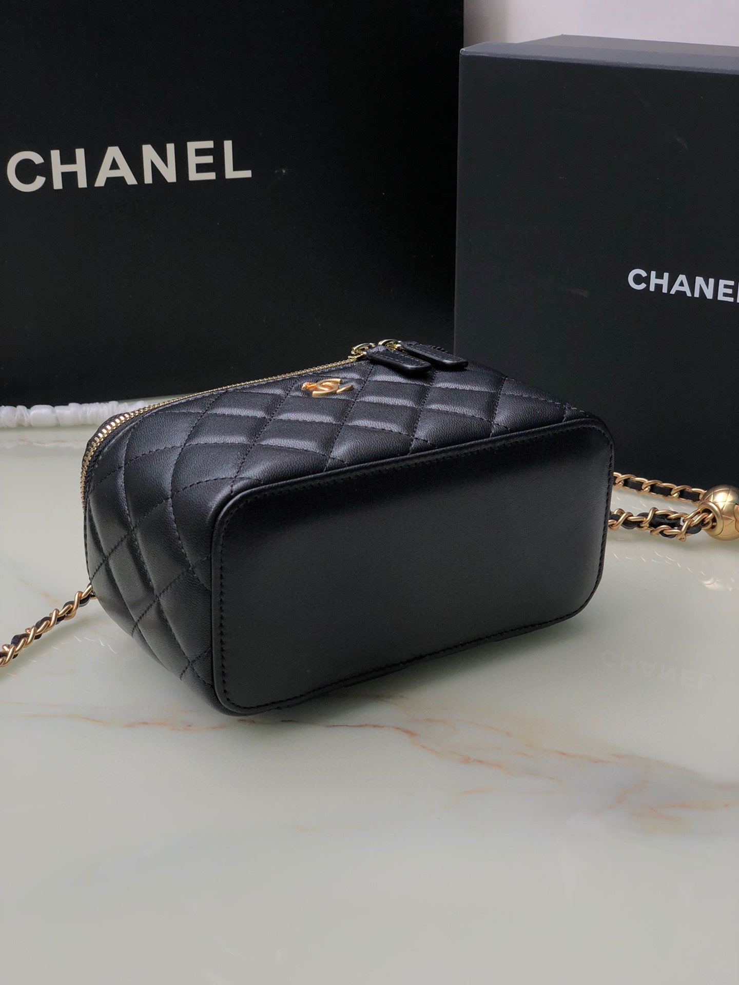 Chanel Classic Vanity 22C Bag with Chain AP2303
