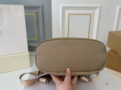 【PRADA 公式 旗艦店】プラダ リュックサック当日出荷 好評に付き再入荷！27*30CM 240719