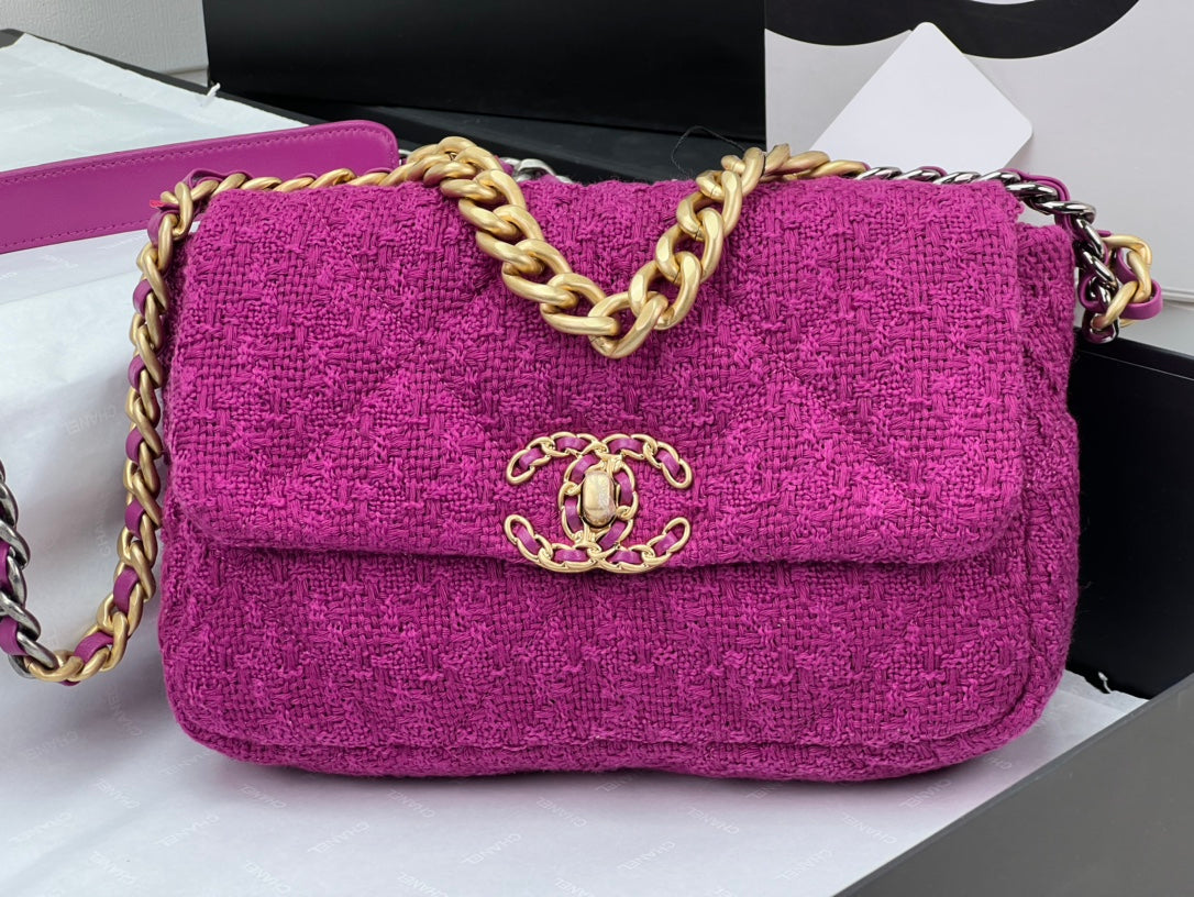 CHANEL 19 HANDBAG AS1161