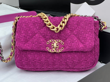 CHANEL 19 HANDBAG AS1161