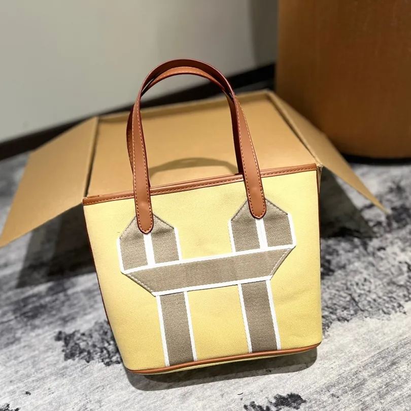 HERMES キャンバス製野菜バスケット