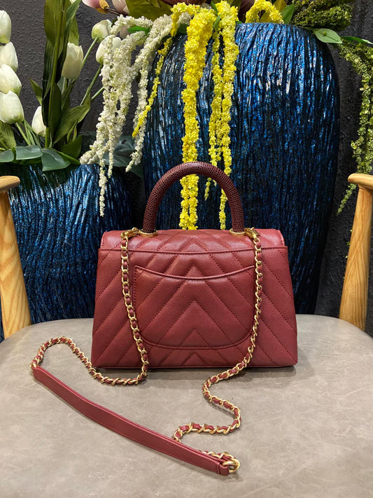 Chanel Cowhide handbag A92990