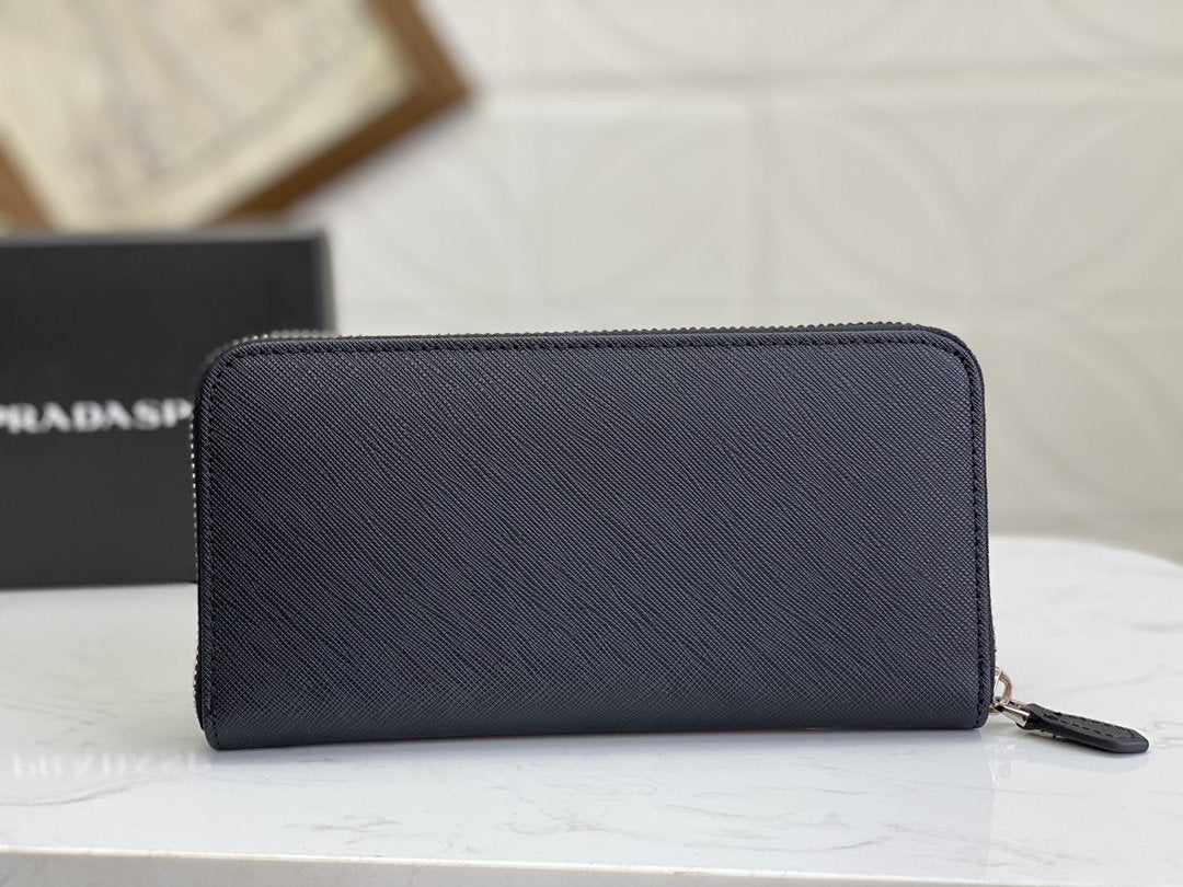 PRADA(プラダ) 財布19x12cm