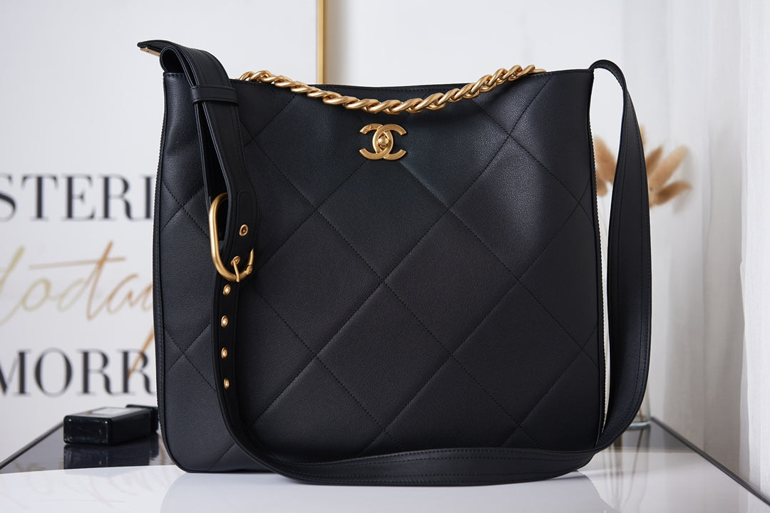 CHANEL SHOPPING BAG C-051