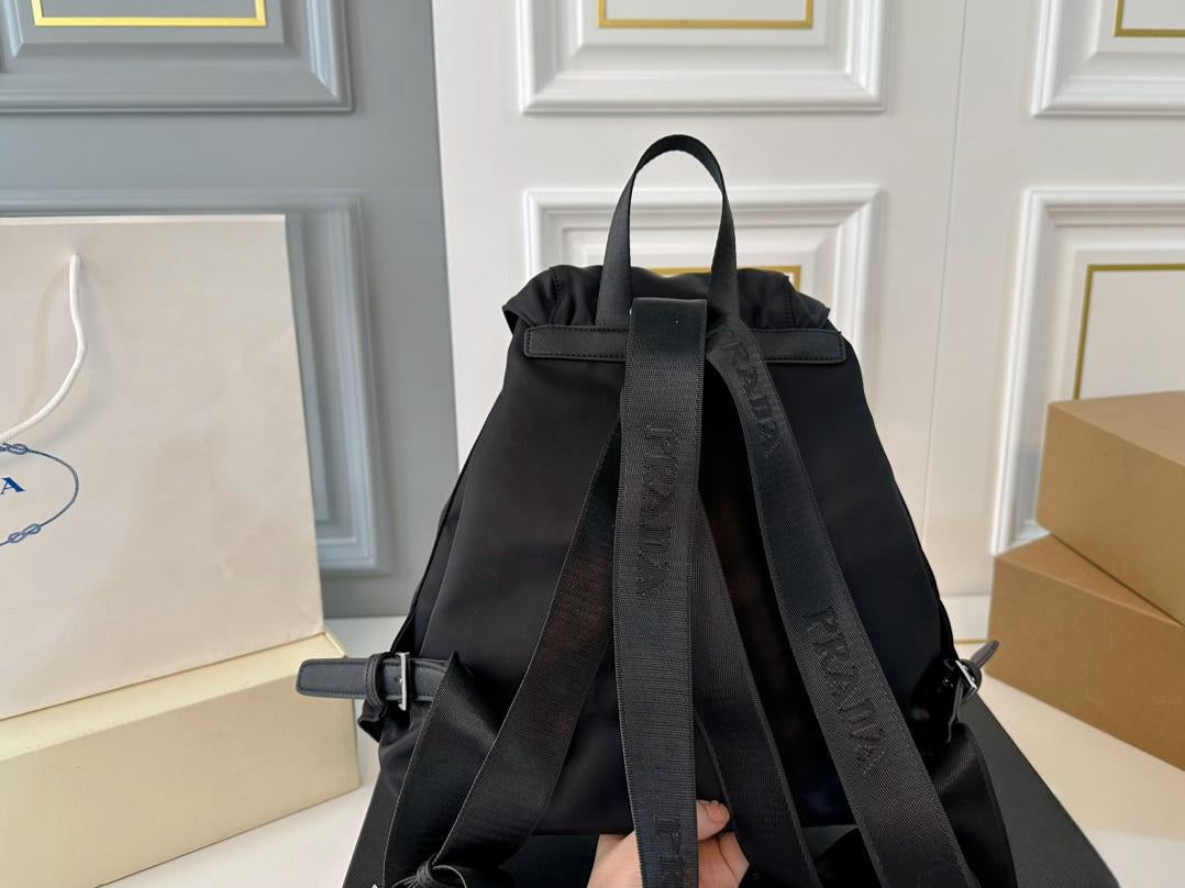 【PRADA 公式 旗艦店】プラダ リュックサック当日出荷 好評に付き再入荷！30*33CM 240719