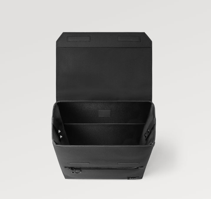 シルエットが美しい Louis Vuitton ファストライン バッグパック M21367