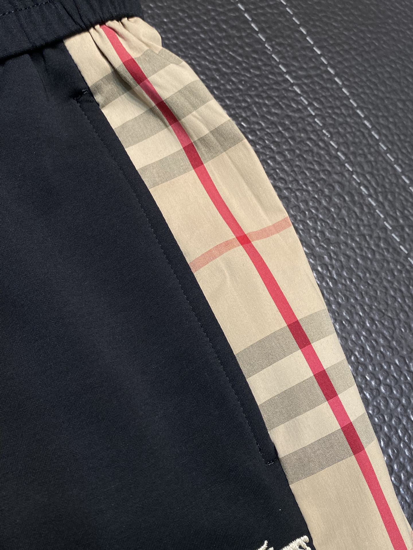 【Burberry 公式 旗艦店】カジュアルパンツ、レギンス