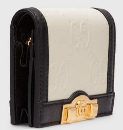 SALE★GG Deboss柄【送込GUCCI】2折中財布★黒白革/金デコ-BUYMA