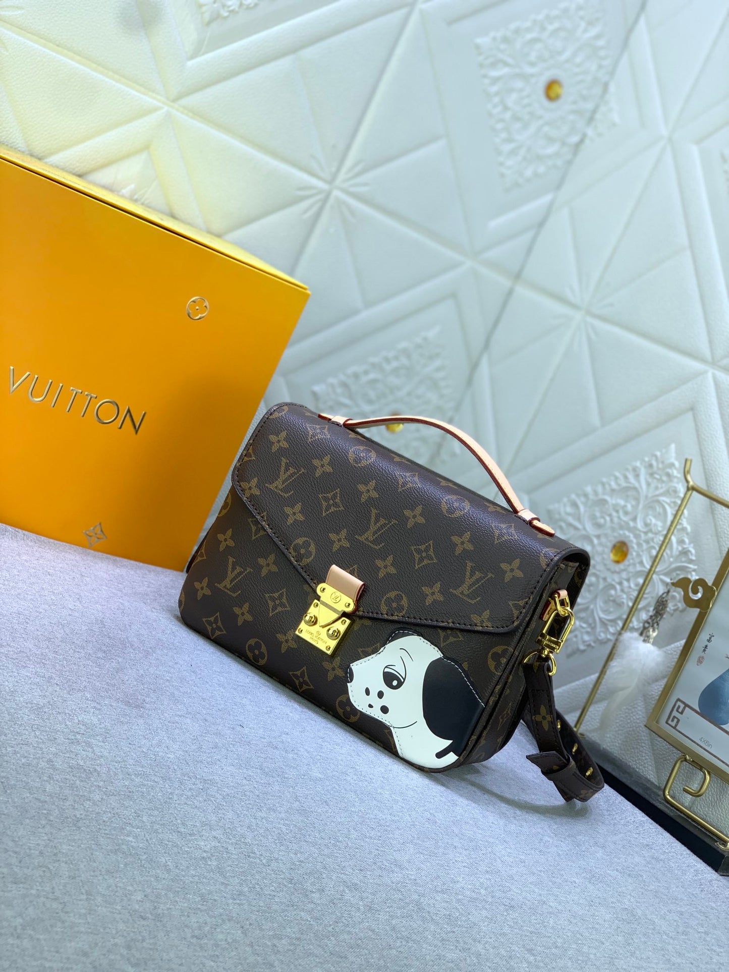 LouisVuitton モノグラムキャンバスボディにグレイン牛革のレオパードパッチ付き M47203 M40780