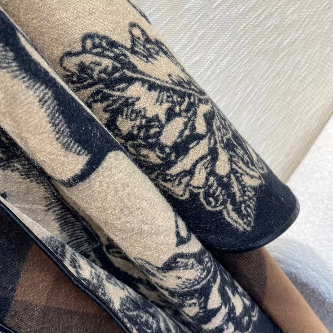 【BURBERRY バーバリー 】バーバリー最新作ナイトウォーホース両面ジャガードショールケープ‼ ️定番中の定番