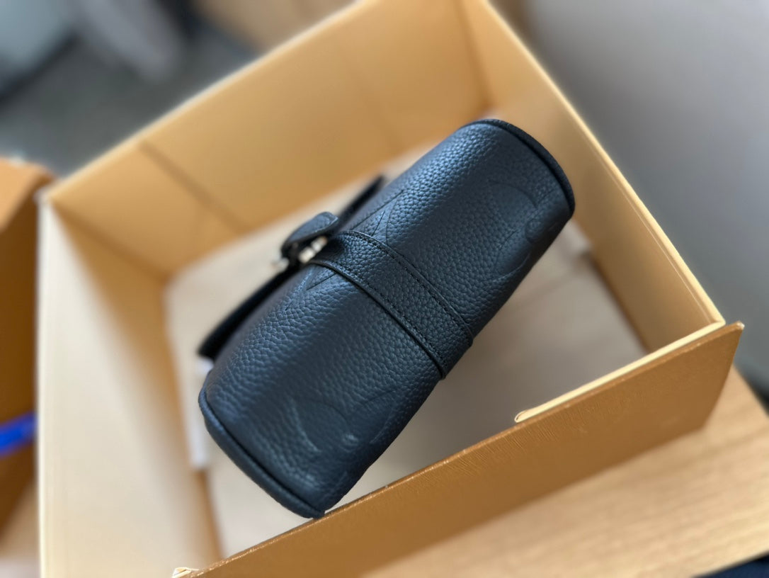 Louis Vuitton　エンベロップ ポーチ　ボディバッグ