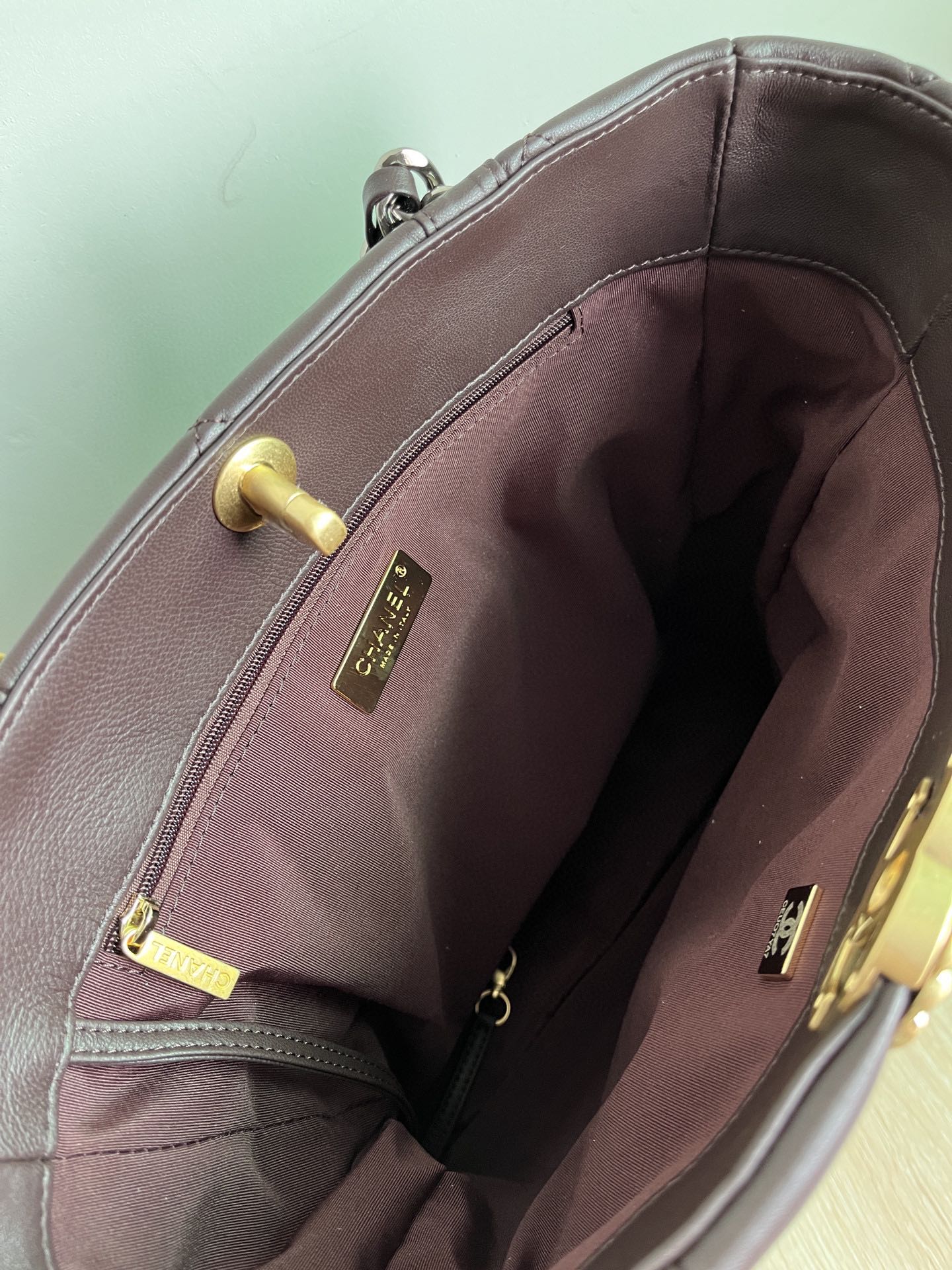 CHANEL 19 SHOPPING BAG 3519